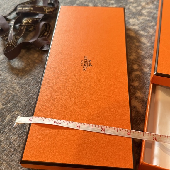 HERMES (2) BOXS SHOPPING BAG AND (2) RIBBONS HERMES - Picture 4 of 12